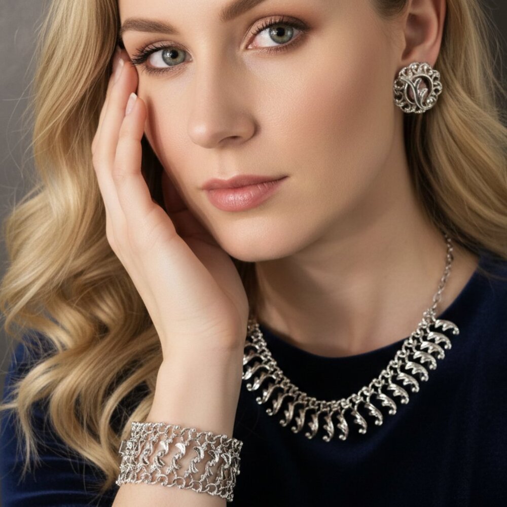 SARAH COV set Egyptian temptress silver-tone jewelry